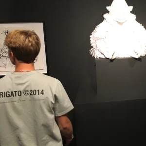 Axel Arigato T-shirt  - Säljer nu en av mina favorit T-shirts pga att den tyvärr blivit för liten🥹 Storleken är XS och färgen är ljus olivgrön, mycket trendig✨Köpt på Arigato butiken o Göteborg 2020. Skick 8/10🥰Skriv gärna vid fler frågor!