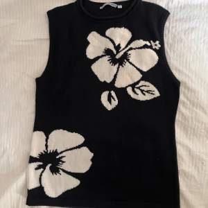 Topp  - Fin stickad topp i bra skick 