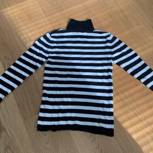 Finstickad tröja - En finstickad tröja från zara med lappen kvar. Den är helt oanvänd