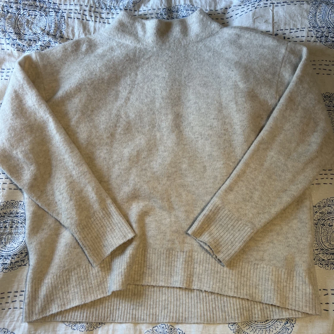 Vit stickad tröja  - 91