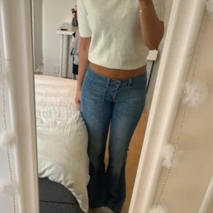 Boutcut jeans - Säljer dessa skitsnygga jeans i storlek M men passar mig som vanligtvis har S och är 167💕