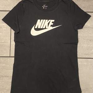 Svart Nike t-shirt