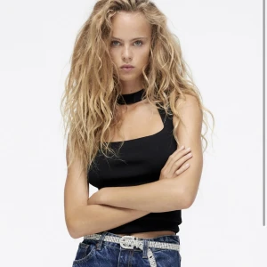 Topp zara - Snygg svart topp från zara, endast använd en gång ❤️