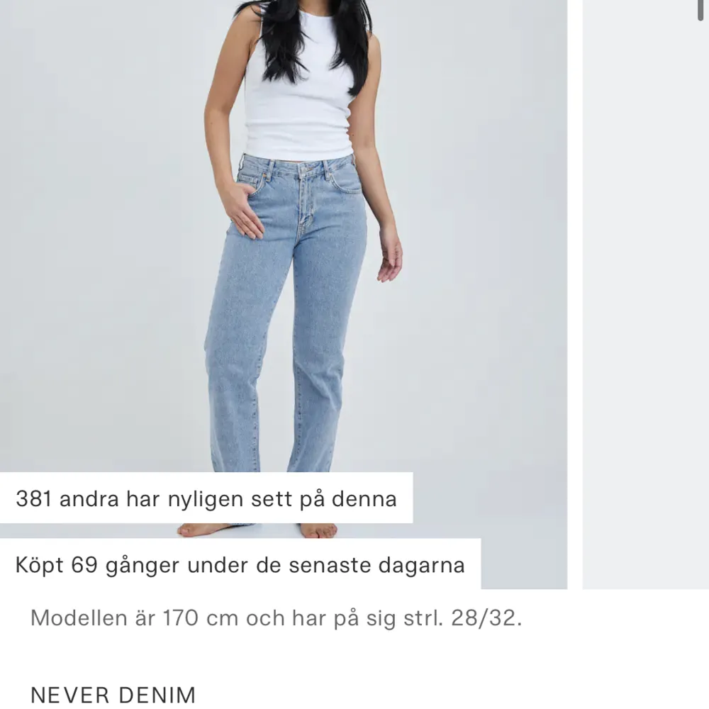 Säljer dessa Low waist jeans från bik bok då dom är för små på mig. Den är i fint skick, använda fåtal gånger.. Jeans & Byxor.