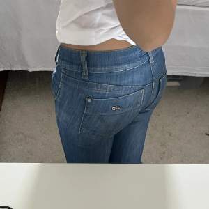 Super snygga Lågmidjade jeans från miss sixty, köpta second hand🤗 Kan tänka mig att sänka priset vid snabb affär 