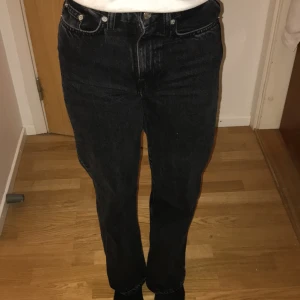 Svarta jeans - Jeans i fint skick