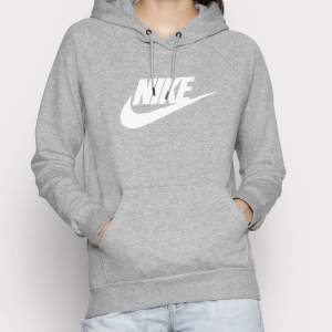 Säljer denna fina Hoodie från Nike i strl S 🤍Fint skick! Pris: 90kr | Djur- och rökfritt hem | Frakt tillkommer