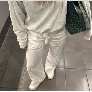 Alobha label linnebyxor - Säljer dessa linnebyxor från Alobha Label. Storlek M, men passar mindre också. Om fler är intresserade kommer jag starta budgivning. Inte min bild!