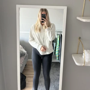 Complete - Säljer dessa träningsbyxor från complete. Endast testade. Storlek M. Nypris: 450kr  Säljer för: 270 + frakt💗