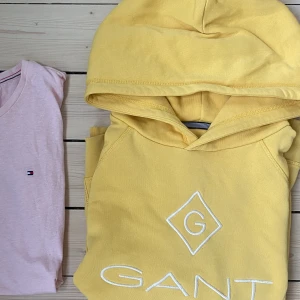 Gant hoodie Stl 176/S-M - Hoodie från gant. Stl 176 men passar S-M. 
