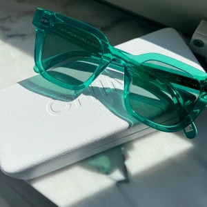 Chimi solglasögon - Säljer nu mina jättefina chimi glasögon i modellen 004 färgen aqua. Jättefint skick och varsamt använda. Perfekta nu till sommaren och skit snygga när man är brun.  Nypris 1200kr, mitt pris 700kr. Köparen står för frakten💘💘pris kan diskuteras 