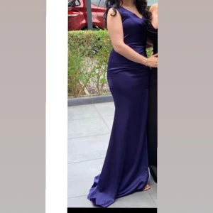 Klänning  - Storlek: 36 Använd endast vid ett tillfälle och är i bra skick.  Stad: Norrköping, men kan fraktas. Pris går att diskutera vid snabb affär 