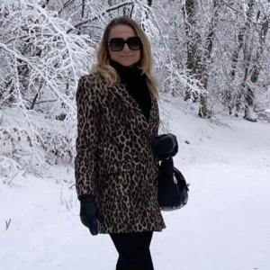 Kort kappa Zara - Fin kort kappa från Zara, strl XS. Tyvärr så har den inte kommit till så stor användning för mig och hoppas att den får en ny ägare. Se mina övriga aktioner! ❤️