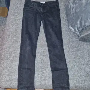 Svarta jeans byxor i storlek 158. Dom är i fint skick.