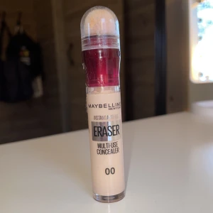 Maybelline conceler - Använd en gång för prövning❗️ Passade inte min hudton. Man kan ta bort buffen på concelern så är den som helt ny:)