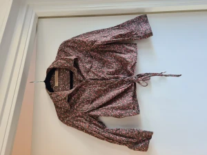 Jättefin knyttopp - Superfin knyttopp. Sakanr en knapp men knappt något som märks.