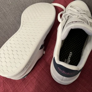 Adidas skor - Nya skor säljes  Kan mötas upp i Stockholm city eller posta.