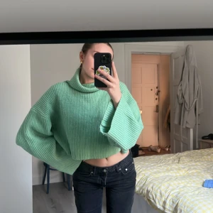 Stickad tröja - Så mysig stickadtröja med polo!! Världens finaste mintgröna färg😍 