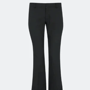 Vera Kostymbyxor - Hej! Säljer mina Lågmidjade kostymbyxor i modellen Vera från bikbok då jag tycker de är för tajta i midjan.❤️ bara använda några gånger.  Kan även byta till 40.