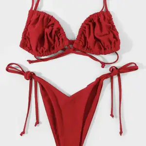 Säljer denna vinröda bikinin från aqua tropic swim❤️ , köpt för 439kr+ frakt