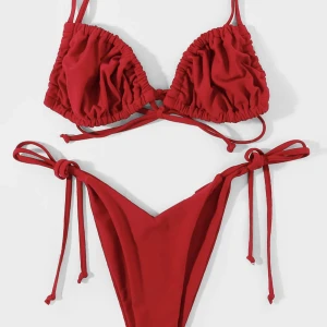 Bikini - Säljer denna vinröda bikinin från aqua tropic swim❤️ , köpt för 439kr+ frakt
