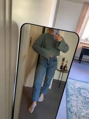 Skön långärmad - Älskar gröna färgen! Lite ribbat material och så mjukt!! ☺️