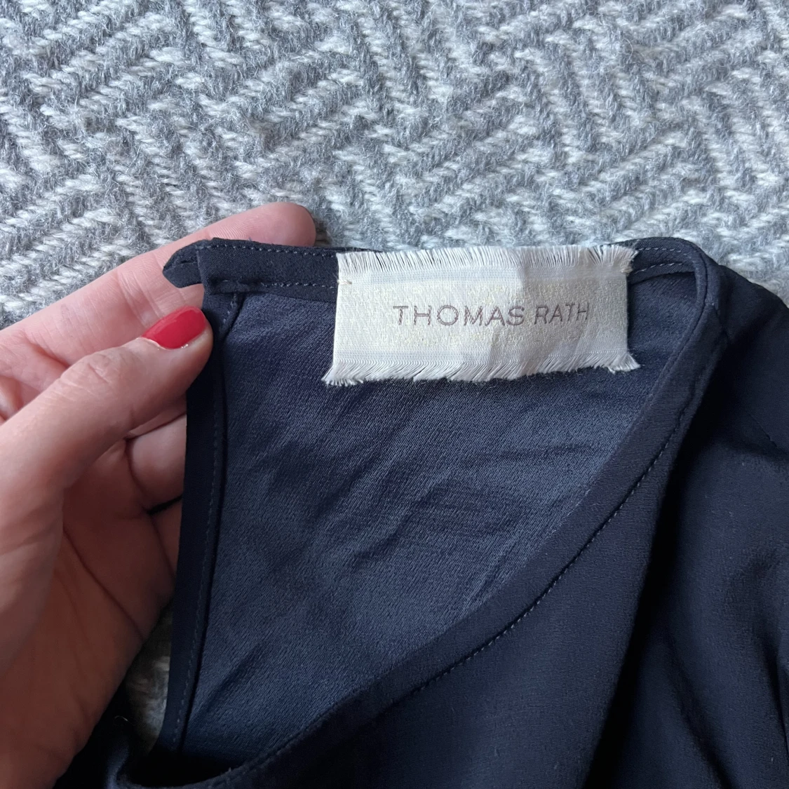 Glansig topp med fjädrar - 90