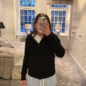 Chasmire hoodie - Säljer den här super snygga chasmire hoodie pga att den inte kommer till användning men sååå fin