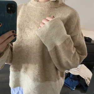 Stickad tröja - Jätte snygg och skön stickad tröja💘