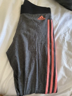 ADIDAS TIGHTS - Sköna adidas tights 