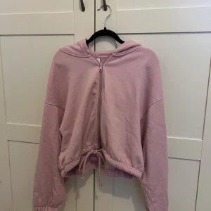 Rosa Kofta - Rosa kofta från H&M, passar stl xxs-s.