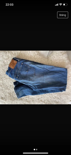 Ralph Lauren jeans - Hjälper min syster att sälja ett par schyssta jeans från Ralph Lauren. Skriv om ni har fler frågor.