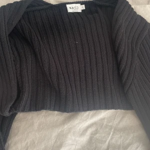 Nakd kofta - Kofta från nakd, så fin och så skön!  Nyskick, köpt från nakd reborn men var nyskick när jag köpte den.