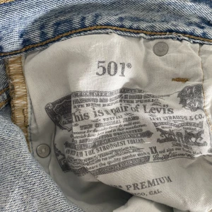 Levis jeans - Säljer dessa snygga Levis jeans, jätte fin ärg nu till sommaren💕🌸