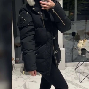 Moose Jacka - 6000kr, nyskick. Köpt 1 år sedan, knappt använd