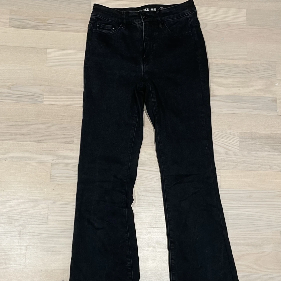 Svarta jeans