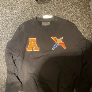 Arigato crewneck - Arigato crewneck i size L Fint skick, använder aldrig