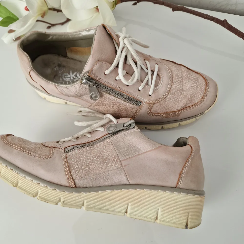 Beige/rosa skor st.40. Skor.