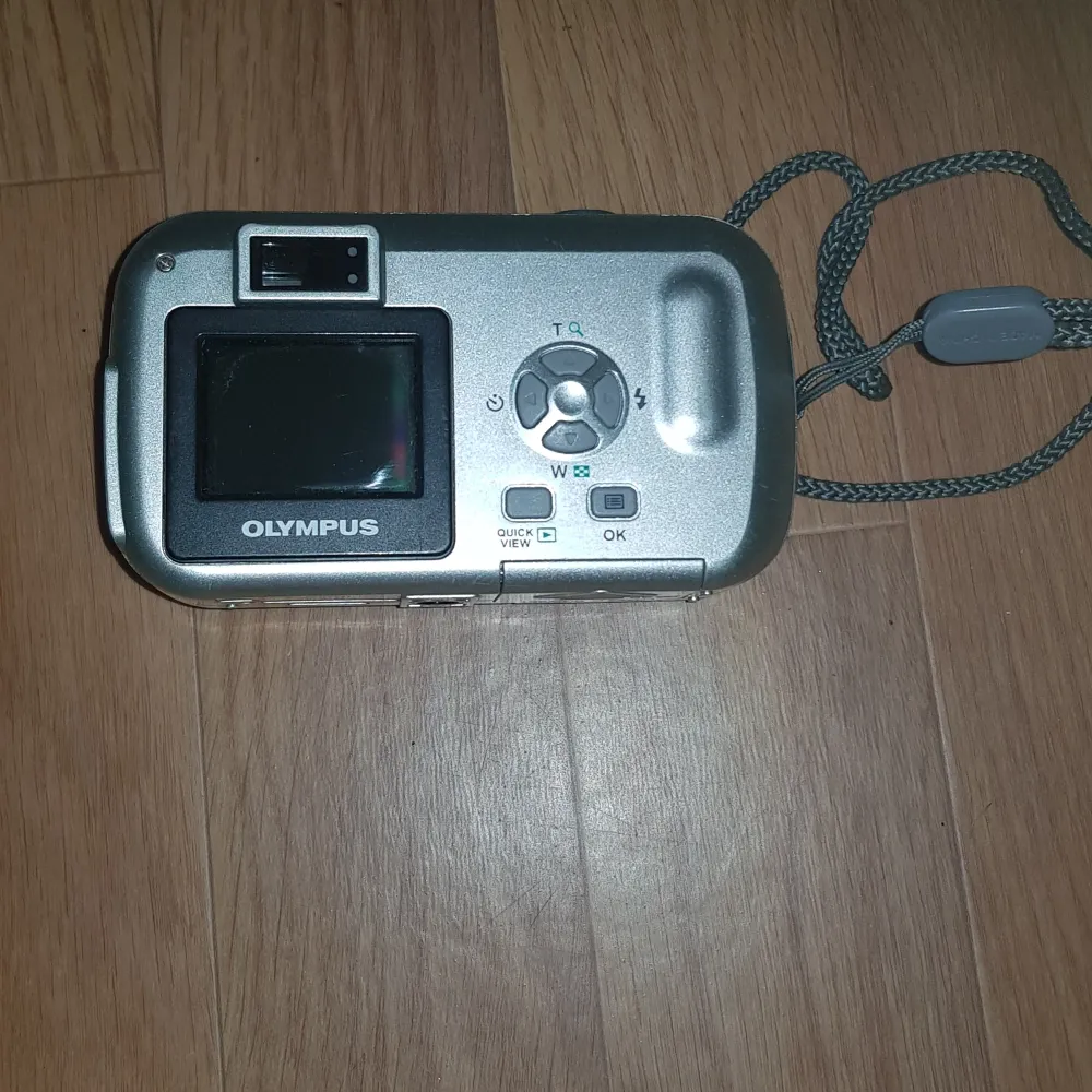 Olympus camedia D-395  digital kamera. Minnes kort följer inte med men finns billigt att köpa till. Skriv om det finns frågor🌟. Övrigt.