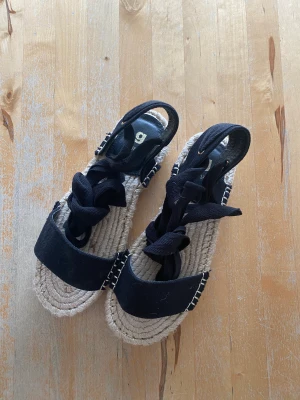 Sandaletter - Aldrig använda sandaletter från Gina tricot i storlek 38