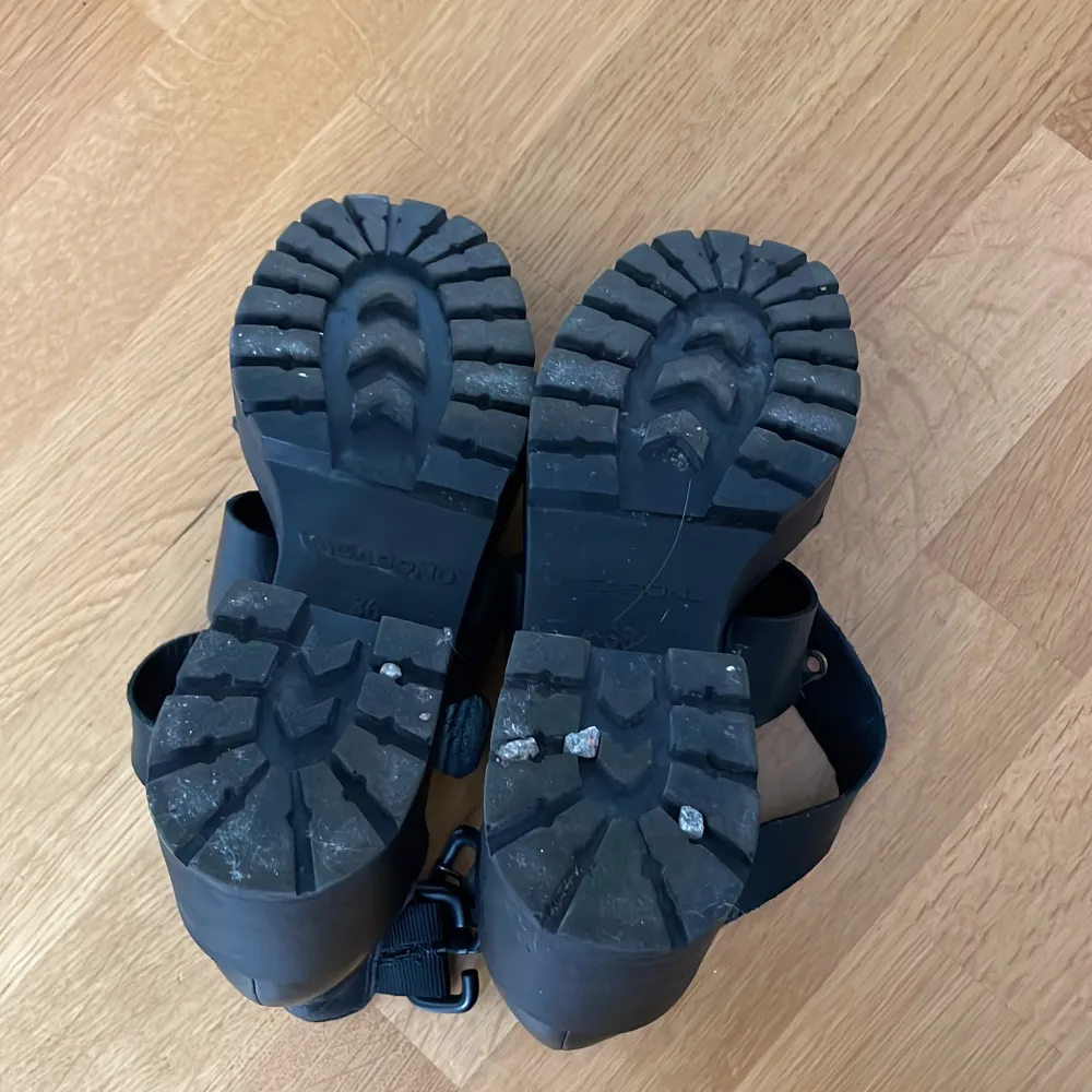 Sandaler med bred klack från vagabond storlek 36. Nypris 1000kr säljer för 250. Skor.