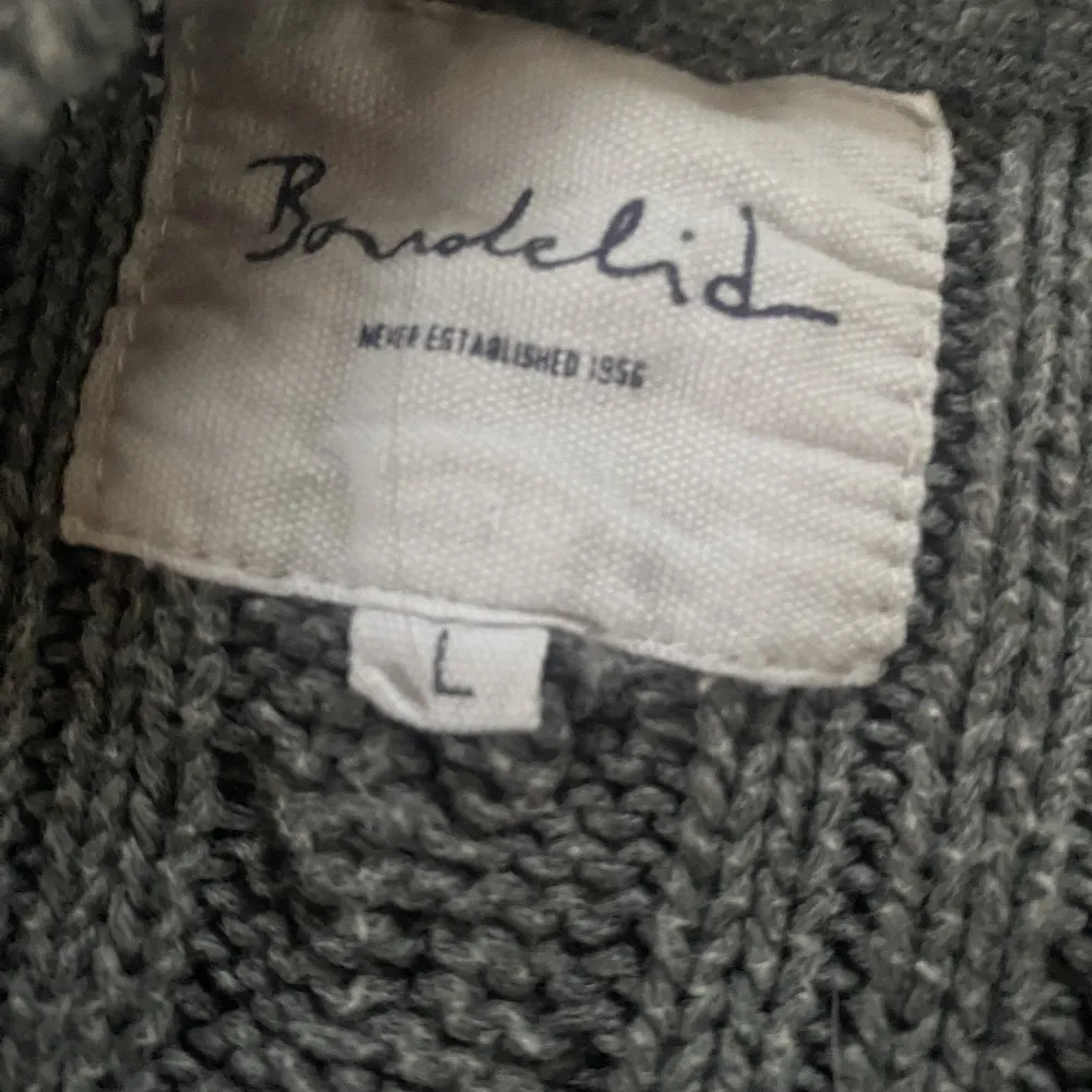 En fin stickad tröja från bondelid i storlek L 🫶🏻 . Tröjor & Koftor.