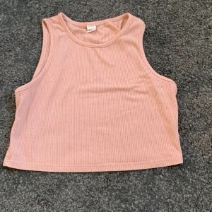 Rosa super fin linne/magtröja - Säljer denna för att den inte kommer till användning längre ,den har används 4 gånger ungefär,hör av er för frågor 💗