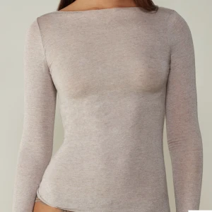 Intimissimi topp - Säljer min knappt använda tröja från intimissimi. 🧸🩷 Köpt för 429kr  Frakt ingår!