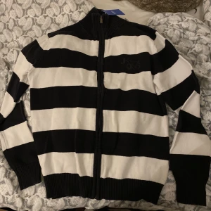 Kofta - Strl L men liten i storlek. Köpt på Sellpy