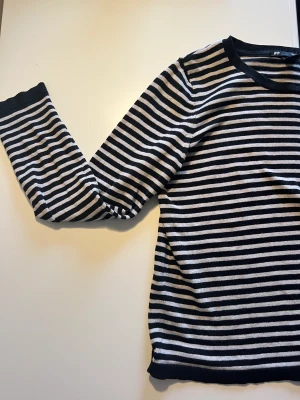 Randig långärmad - Basic och snygg långärmad från HM