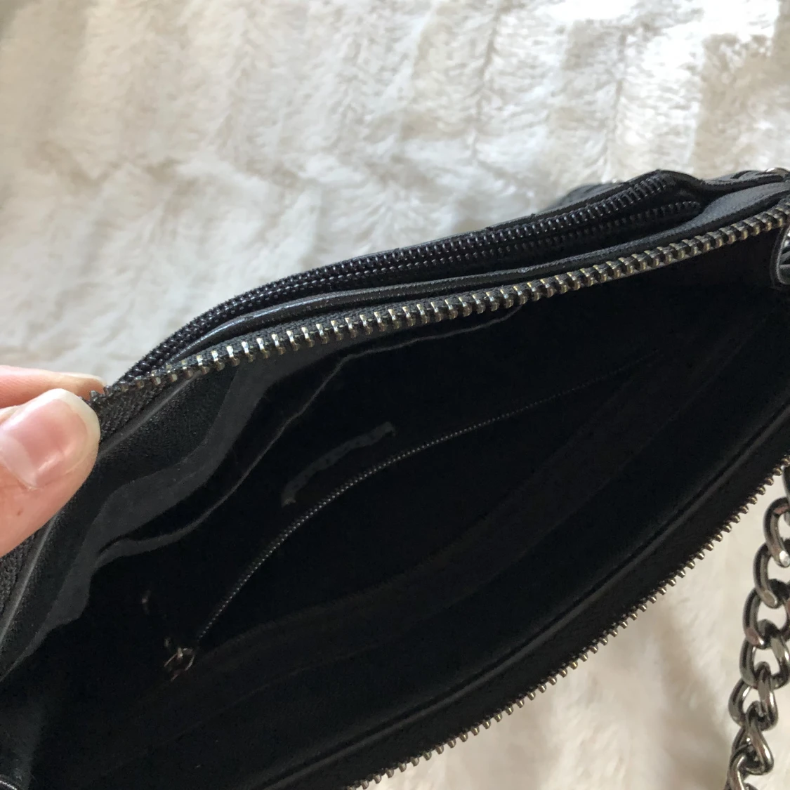 Svart axelremsväska  - 90