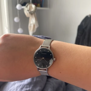 Klocka  - Säljer min fina klocka från Skagen🫧🐬 jag köpte den på ni för ungefär 1500kr