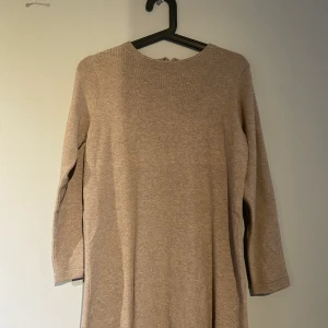 Tjock tröja beige  - Fin tröja från zara, oanvänd och bra kvalitet💕