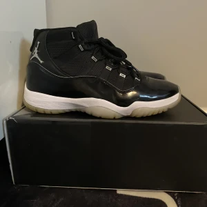 Jordan 11 Jubilee  - Skriv för mer info eller bilder  Jordan 11 Jubilee -Size 9/42,5 -Cond 8,5/10